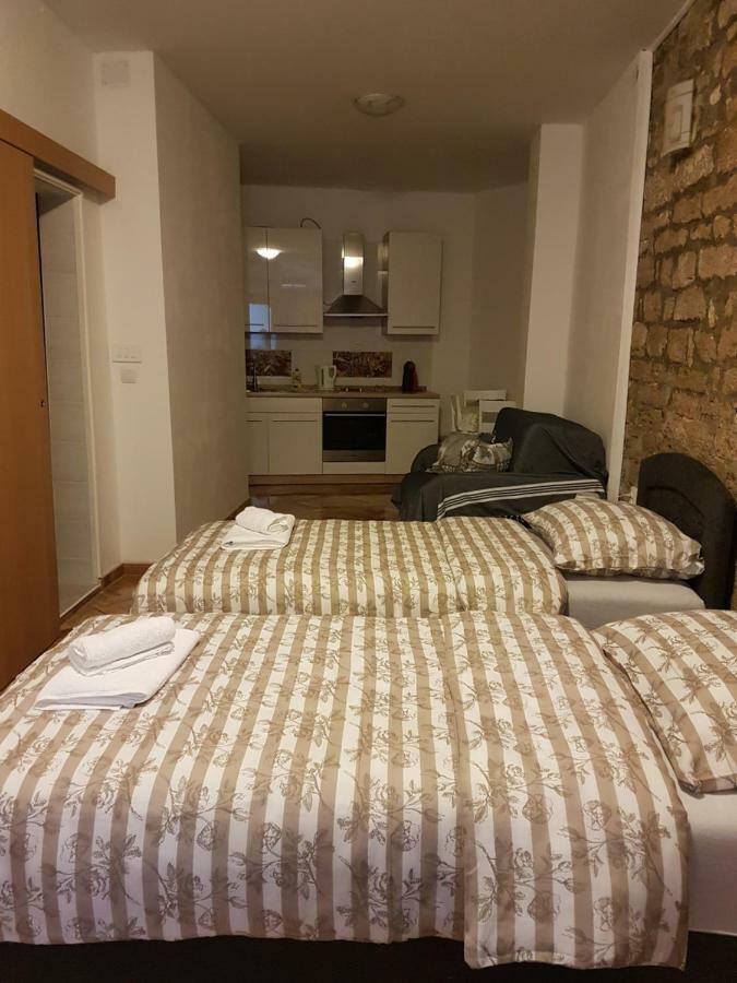 Studio Apartman Via Sibenik Exterior photo